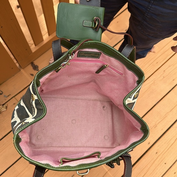 Dooney & Bourke Giraffe Canvas Shoulder Bag Purse Tote with Green Leather Trim - Picture 10 of 16